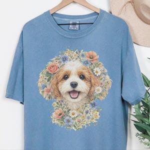 Camiseta Comfort Colors com estampa floral para cachorro, estampa de rosto de Cavapoo | Retrato moderno de pet para mães de cachorro | Arte vintage de animais, presente para donos, camiseta com estampa de rosto de pet imagem 9