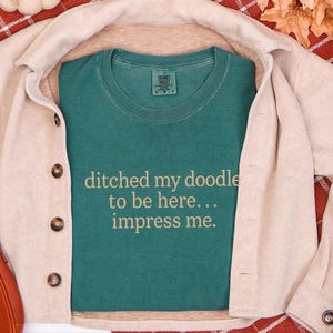 Camiseta para mamás de perros Doodle, regalo para dueños de perros Doodle, camiseta divertida para amantes de los perros, camiseta sarcástica para padres de mascotas. imagen 7