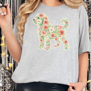 T-Shirt für Schnoodle-Fans, Schnoodle-Blumenmotiv, Boho-Frühlings-Blumen-T-Shirt, Doodle-Hundebesitzer-Shirt, Haustier-Silhouette-Shirt Bild 3