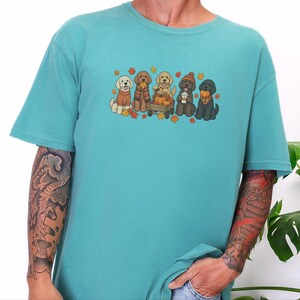 Camiseta de otoño para labradoodles, regalo para amantes de los perros en otoño, sudadera acogedora de la temporada de calabazas, camiseta para mamás de labradoodles imagen 3