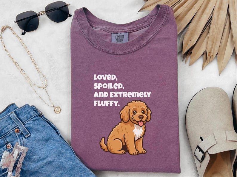 Comfort Colors Cavapoo-Hundemama-Shirt, „Geliebt, verwöhnt und extrem flauschig“-T-Shirt, Goldendoodle-Labradoodle-Besitzer-Sweatshirt, Doodle-Papa Bild 6