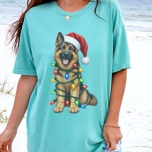 Camiseta navideña de pastor alemán, regalo navideño para perros, sudadera para mamás de pastor alemán, camiseta con luces navideñas, regalo para dueños de perros imagen 6
