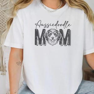 Comfort Colors Aussiedoodle Moeder Cadeau Shirt, Gepersonaliseerd Huisdier T-shirt met Hondenlijnkunst, T-shirt voor Aussie Doodle Liefhebbers, Hondenmama Crewneck Huisdiereigenaar Cadeau afbeelding 7