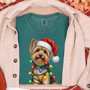 T-shirt de Noël Yorkshire Terrier, Cadeau de Noël Yorkshire Terrier, T-shirt de Noël pour chien, T-shirt Yorkshire Terrier, T-shirt pour chien avec bonnet de Père Noël, Cadeau pour amoureux des Yorkshire Terriers image 7