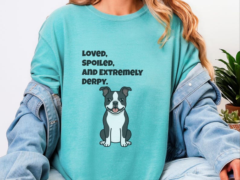 Comfort Colors rolig Bostonterrier-tröja, älskad, bortskämd och extremt derpy-tröja, nyckfull Bostonterrier-tröja för hundägare, rolig hundtröja bild 8