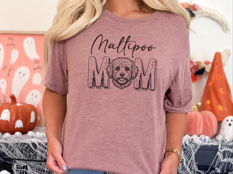 Koszulka dla mamy maltipoo, modna koszulka dla mamy psa, krzyżówka maltańczyka z pudlem, prezent dla właściciela maltipoo, koszulka dla kobiet, prezent dla właścicieli zwierząt domowych, modna koszulka dla mamy psa zdjęcie 2