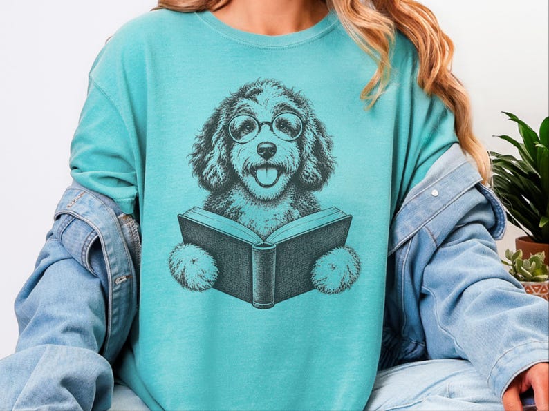 Maglietta per cani amanti dei libri, maglietta per amanti dei cani e dei libri, regalo per la mamma di un Aussiedoodle, maglietta per Aussiedoodle che legge, regalo per topi di biblioteca immagine 1
