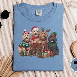 Goldendoodle Christmas Shirt, Holiday Dog Lover Gift, Festive Puppy Sweatshirt, Winter Doodle Tee afbeelding 1