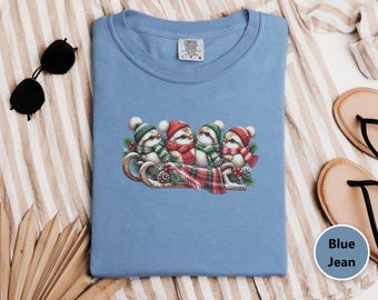 Christmas Birds Shirt, Holiday Bird Lover Gift, Winter Wildlife Tee, Cute Animal Sweatshirt, Festive Christmas Bird Shirt