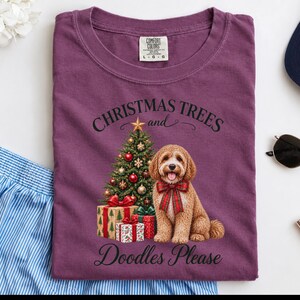 キャバプーのクリスマスシャツ、キャバプーママへのギフト、クリスマスツリーとドゥードル犬をお願いします、ドゥードル犬好きのシャツ、ホリデーペット好きへのギフト 画像 3