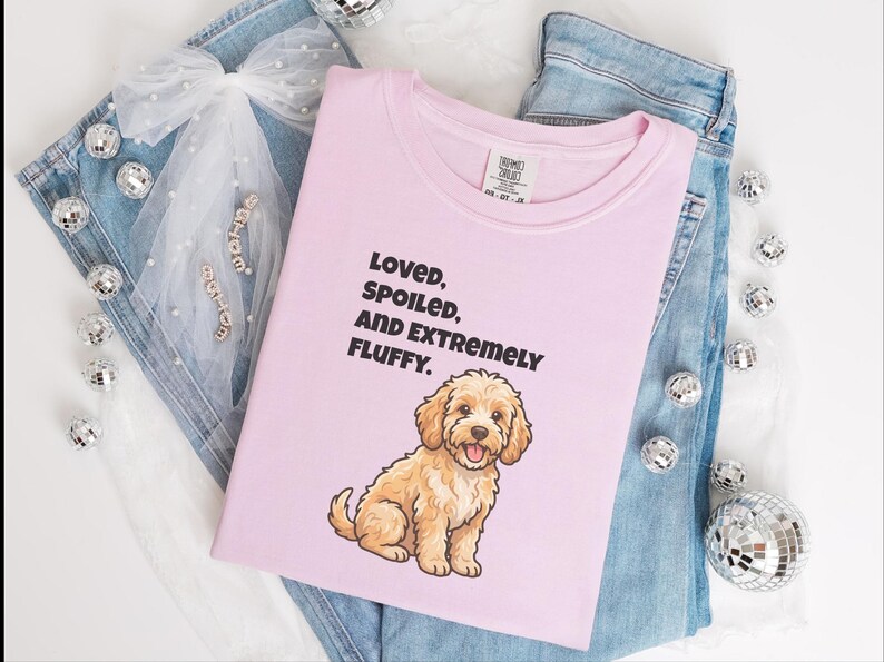 T-shirt Comfort Colors pour maman de Cockapoo, T-shirt « Aimée, gâtée et extrêmement douce », T-shirt pour propriétaire de Goldendoodle, Vêtements pour amoureux des chiens Cavapoo image 6