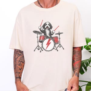 Rockmusiker, trummis, presentidé, hundälskare, rockstjärna, hund bild 7
