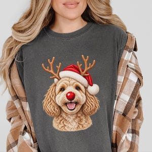 Camiseta de Natal com Maltipoo, Presente para Cachorro com Gorro de Papai Noel, Moletom de Natal para Pet, Camiseta com Filhote de Rena, Roupa de Natal para Amantes de Cães imagem 8