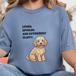 T-shirt Comfort Colors pour maman de Cockapoo, T-shirt « Aimée, gâtée et extrêmement douce », T-shirt pour propriétaire de Goldendoodle, Vêtements pour amoureux des chiens Cavapoo image 11