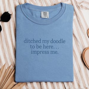 Camiseta para mamás de perros Doodle, regalo para dueños de perros Doodle, camiseta divertida para amantes de los perros, camiseta sarcástica para padres de mascotas. imagen 10