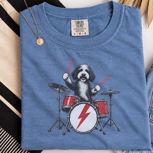 Rockmusiker, trummis, presentidé, hundälskare, rockstjärna, hund bild 1