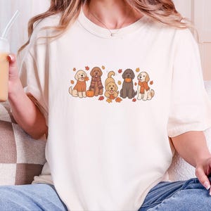 Camiseta Goldendoodle de otoño, regalo para mamás Goldendoodle, camiseta de hojas de otoño, suéter para amantes de los perros con estampado de calabazas, prenda acogedora para la temporada. imagen 7