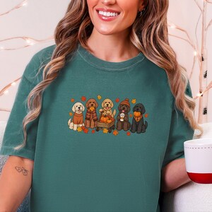 Camiseta de otoño para labradoodles, regalo para amantes de los perros en otoño, sudadera acogedora de la temporada de calabazas, camiseta para mamás de labradoodles imagen 7