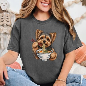 Yorkshire-Terrier-Shirt, Geschenk für Yorkshire-Terrier-Mama, Ramen-Liebhaber-Shirt, Shirt für japanisches Essen, Geschenk für Hundeliebhaber Bild 3
