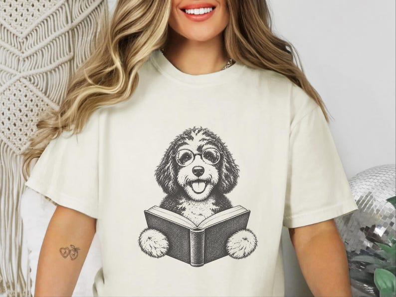 Camiseta para perros lectores, regalo para mamás de Bernedoodle, camiseta para Bernedoodles lectores, amante de los perros lectores, regalo para dueños de Doodles, camiseta de biblioteca imagen 10