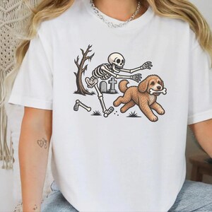 Camiseta Cavapoo, Camiseta de Perro Esqueleto, Camiseta de Perro de Halloween, Camiseta de Perro Espeluznante, Regalo para Mamá Cavapoo, Camiseta para Amantes de los Perros, Camiseta de Halloween de Esqueleto imagen 5