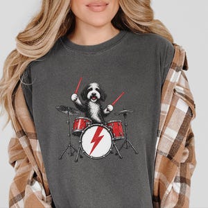 Rockmusiker, trummis, presentidé, hundälskare, rockstjärna, hund bild 9