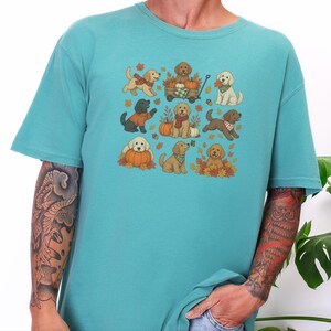 Camiseta para mamás de Goldendoodle, regalo para amantes de los perros de Goldendoodle, camiseta de otoño para amantes de los perros, sudadera con capucha estilo huerto de calabazas, camiseta de otoño para perros, sudadera para mamás de Goldendoodle imagen 3