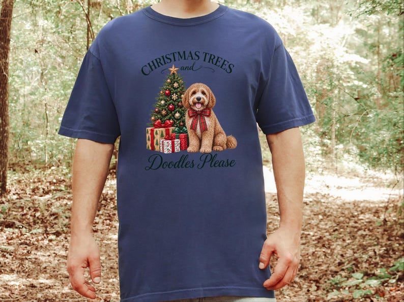 キャバプーのクリスマスシャツ、キャバプーママへのギフト、クリスマスツリーとドゥードル犬をお願いします、ドゥードル犬好きのシャツ、ホリデーペット好きへのギフト 画像 1