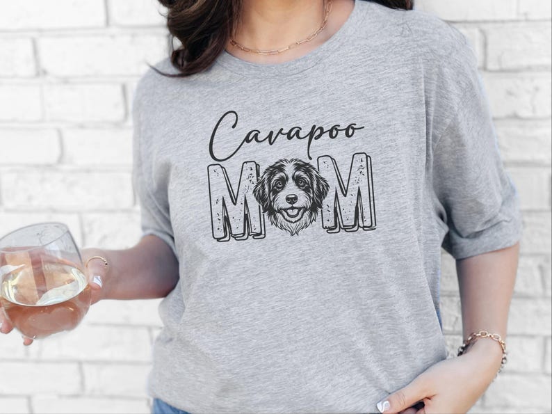 Cavapoo-Mama-Shirt, süßes Doodle-T-Shirt | Geschenk für Hundeliebhaberinnen, T-Shirt für Pudel-Mischlingsbesitzerinnen | Lustige Kleidung für Hundemamas, Geschenkidee für frischgebackene Hundemamas Bild 6