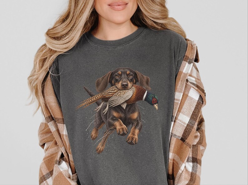 Camiseta de caza de teckel, regalo de caza de faisanes, camiseta de perro salchicha, camiseta de perro de caza de aves, regalo de cazador de tierras altas imagen 1