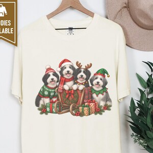 Sheepadoodle Christmas Shirt, Holiday Dog Lover Gift, Festive Puppy Shirt, Sheepadoodle Mom Tee, Cute Xmas Dog Apparel Bild 8