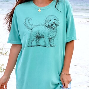 Comfort Colors Goldendoodle hondenshirt, Goldendoodle schets T-shirt, cadeau voor Goldendoodle mama en papa, handgetekend portret van een huisdiereigenaar afbeelding 8