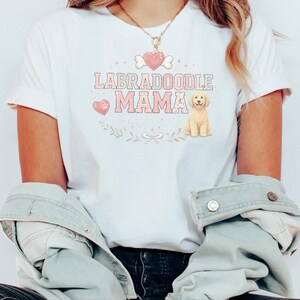 Regalo per la mamma di un Labradoodle, Maglietta per la mamma di un Labradoodle, Maglietta per il proprietario di un Golden Doodle, Maglietta per la mamma di un cane, Regalo per gli amanti dei Doodle, Regali per i genitori di cani immagine 4