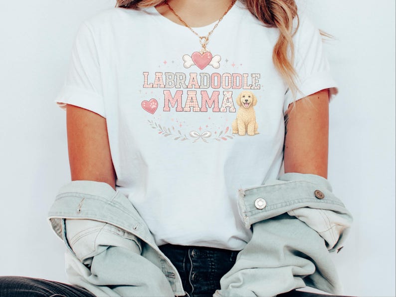 Regalo per la mamma di un Labradoodle, Maglietta per la mamma di un Labradoodle, Maglietta per il proprietario di un Golden Doodle, Maglietta per la mamma di un cane, Regalo per gli amanti dei Doodle, Regali per i genitori di cani immagine 4