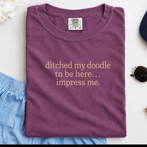 Camiseta para mamás de perros Doodle, regalo para dueños de perros Doodle, camiseta divertida para amantes de los perros, camiseta sarcástica para padres de mascotas. imagen 4