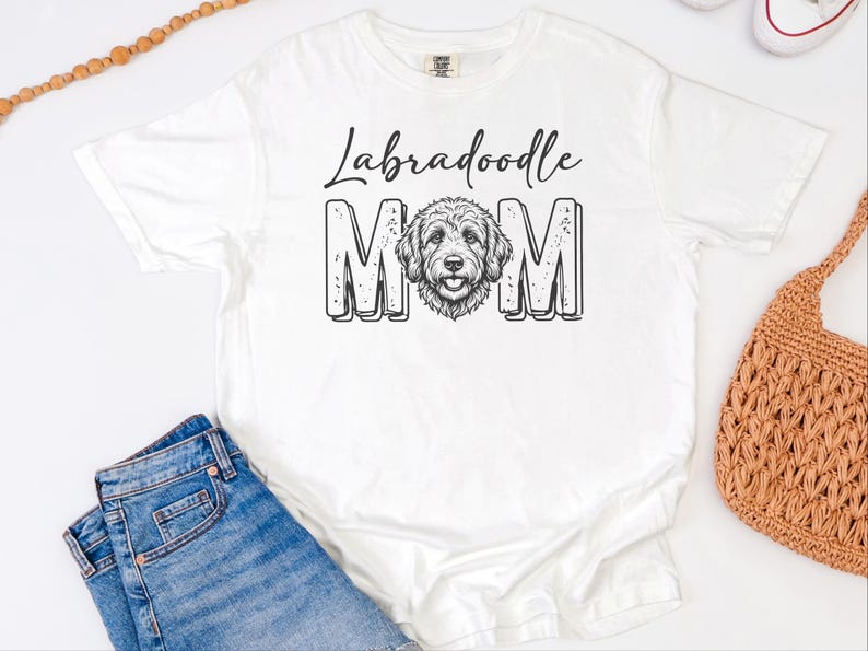 Comfort Colors Labradoodle Mama Shirt, T-shirt voor hondenliefhebbers, Gepersonaliseerd T-shirt voor huisdiereigenaren, Cadeaus voor hondenmama, Verjaardagscadeaus voor haar afbeelding 3