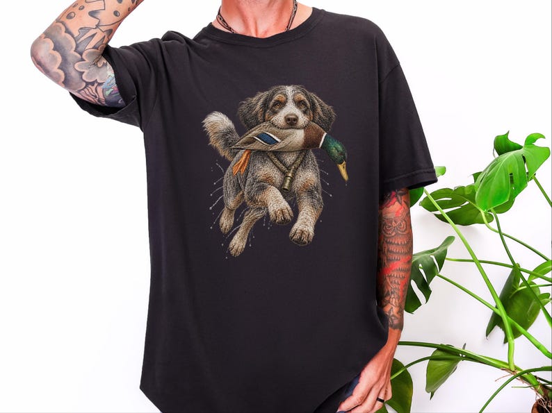 Aussiedoodle T-shirt voor de eendenjacht, cadeau voor watervogeljagers, retro natuur T-shirt, T-shirt voor eendenjagers afbeelding 5