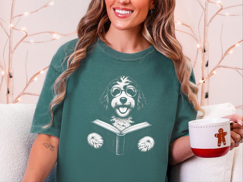 Camiseta para perros lectores, regalo para mamás de Bernedoodle, camiseta para Bernedoodles lectores, amante de los perros lectores, regalo para dueños de Doodles, camiseta de biblioteca imagen 2