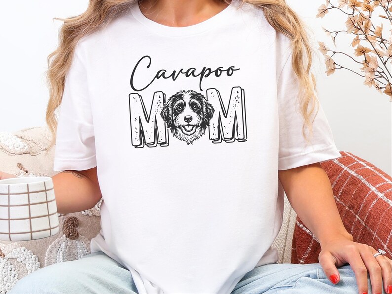 Cavapoo-Mama-Shirt, süßes Doodle-T-Shirt | Geschenk für Hundeliebhaberinnen, T-Shirt für Pudel-Mischlingsbesitzerinnen | Lustige Kleidung für Hundemamas, Geschenkidee für frischgebackene Hundemamas Bild 3