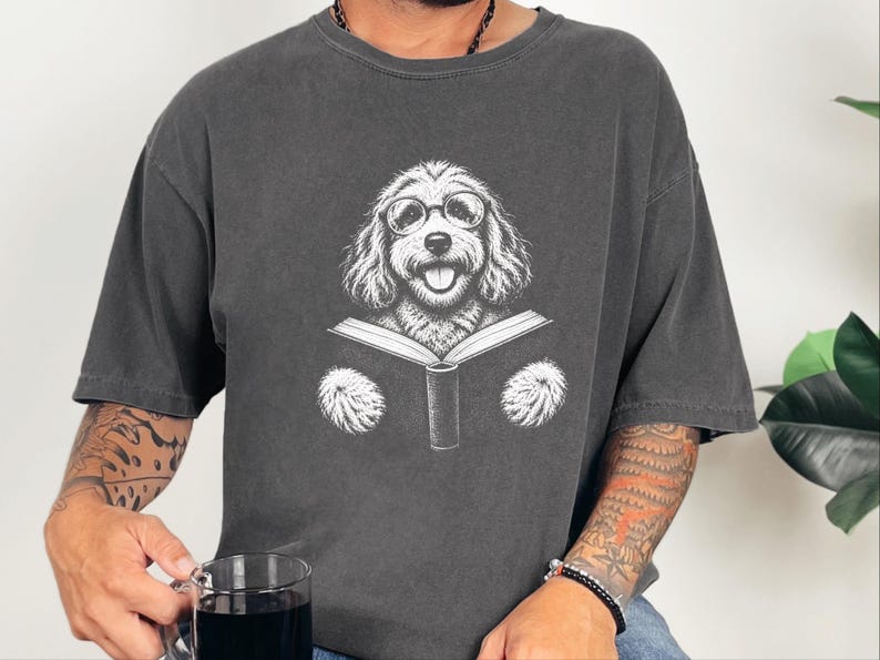 Camiseta para perro lector, camiseta para perro aficionado a los libros, regalo para amantes de los Cockapoo, camiseta de biblioteca, regalo vintage para mamás de Doodle, regalo para dueños de perros imagen 9