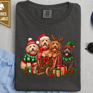Goldendoodle Christmas Shirt, Holiday Dog Lover Gift, Festive Puppy Sweatshirt, Winter Doodle Tee afbeelding 4
