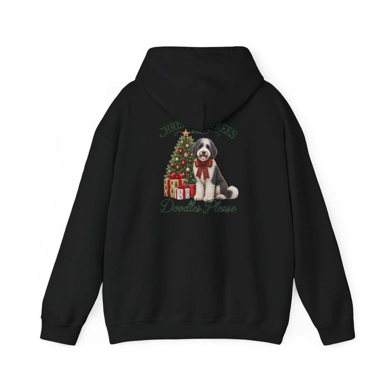 Weihnachtsshirt mit Sheepadoodle-Motiv, Weihnachtsbäume und Kritzeleien bitte! Geschenk für Sheepadoodle-Hundemama, Weihnachts-T-Shirt für Tierliebhaber Bild 11