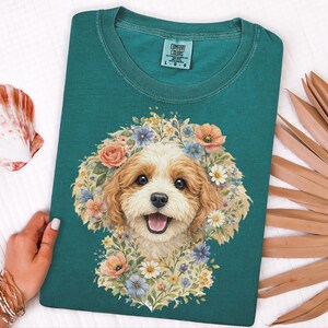 Camiseta Comfort Colors com estampa floral para cachorro, estampa de rosto de Cavapoo | Retrato moderno de pet para mães de cachorro | Arte vintage de animais, presente para donos, camiseta com estampa de rosto de pet imagem 11