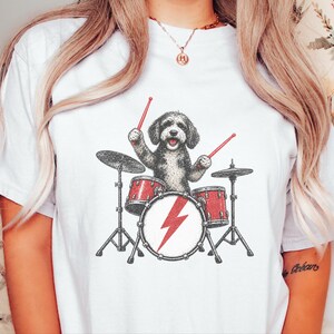 Aussiedoodle Rock Drummer Shirt, Drumspeler T-shirt, Cadeau voor Muziekliefhebber, Hondenbandshirt afbeelding 8