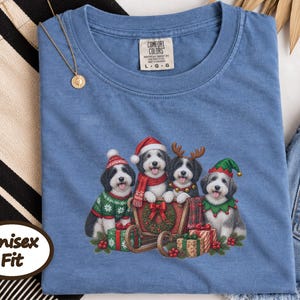 Sheepadoodle Christmas Shirt, Holiday Dog Lover Gift, Festive Puppy Shirt, Sheepadoodle Mom Tee, Cute Xmas Dog Apparel Bild 6