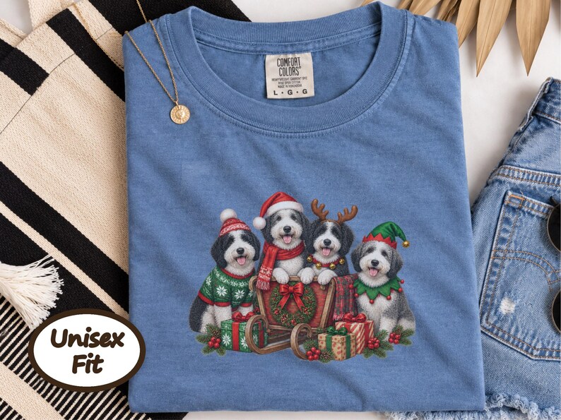 Sheepadoodle Christmas Shirt, Holiday Dog Lover Gift, Festive Puppy Shirt, Sheepadoodle Mom Tee, Cute Xmas Dog Apparel Bild 6