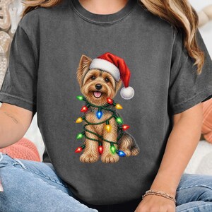 T-shirt de Noël Yorkshire Terrier, Cadeau de Noël Yorkshire Terrier, T-shirt de Noël pour chien, T-shirt Yorkshire Terrier, T-shirt pour chien avec bonnet de Père Noël, Cadeau pour amoureux des Yorkshire Terriers image 5