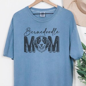 Comfort Colors T-shirt « Maman Bernedoodle hurlant à la lune », T-shirt chien rigolo, T-shirt années 90, Cadeaux amusants pour propriétaires de chiens, Hurlement à la lune, T-shirt chien rigolo image 4