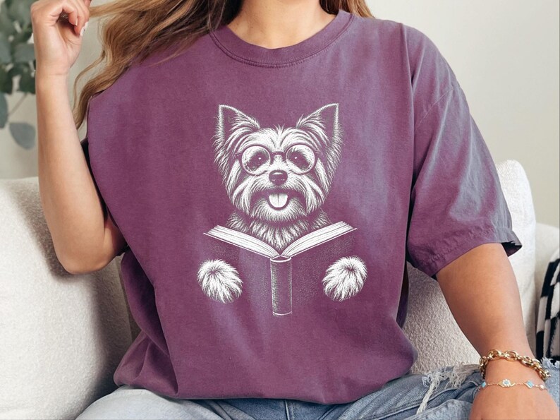 Maglietta con Yorkshire Terrier che legge, regalo per amanti dei libri e dei cani, maglietta con Yorkshire Terrier, regalo per appassionati di libri, maglietta per amanti della biblioteca, maglietta per appassionati di lettura immagine 6