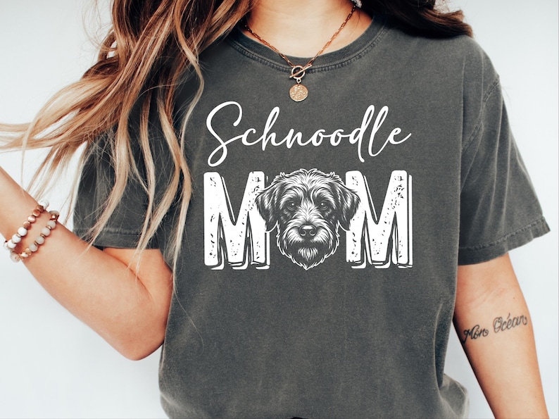 Camiseta Comfort Colors para amantes de los Schnoodle, camiseta para mamás de Schnoodle, sudadera de cuello redondo a la moda para mamás de perros, estampado retro de perros, regalo único para dueños de perros, regalos para amantes de los Schnoodle imagen 1